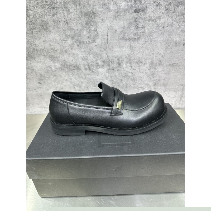 Pra*a leather shoes